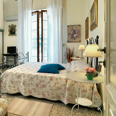 Residenza Oltrarno فندق 3*